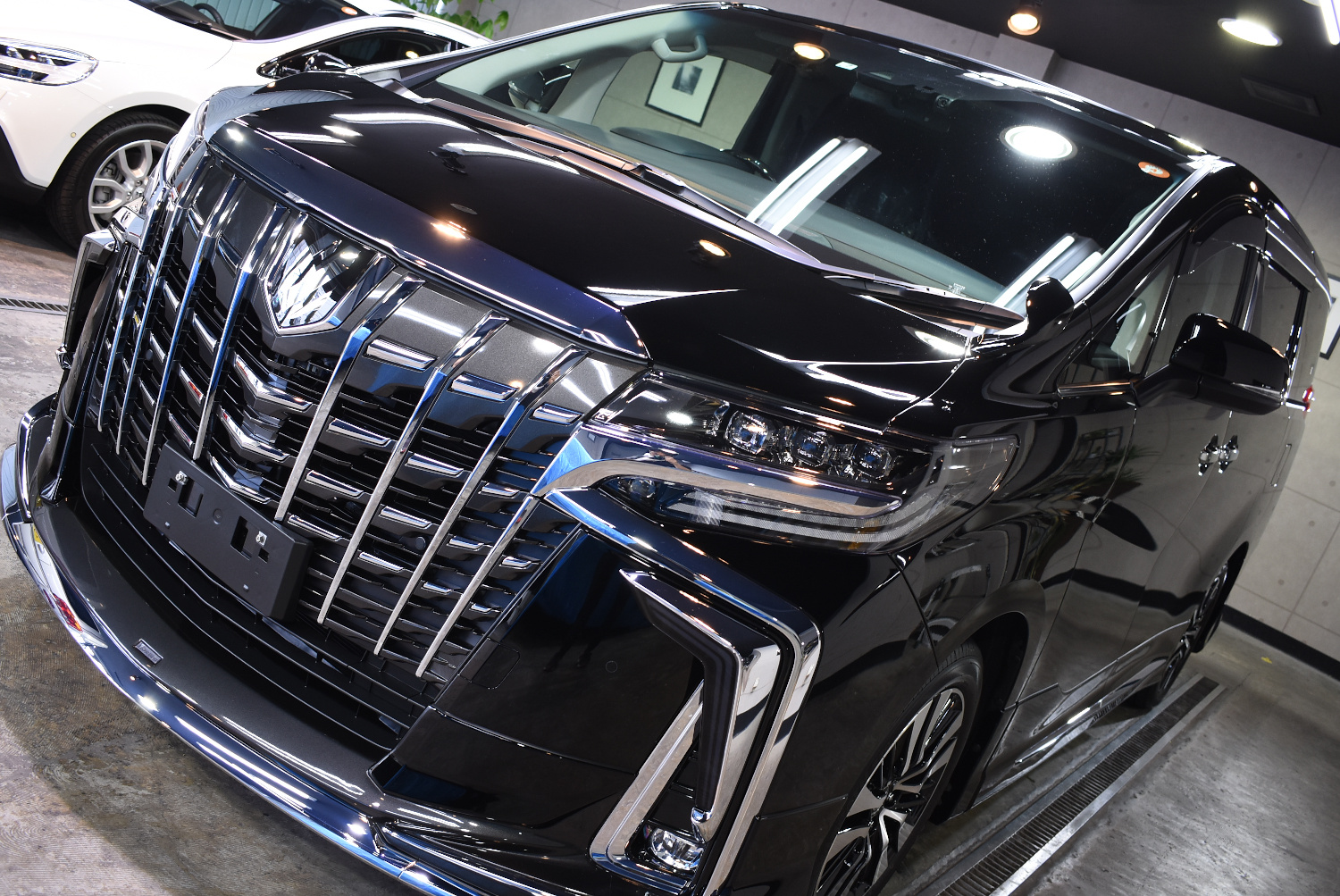 alphard_202108_01.jpg