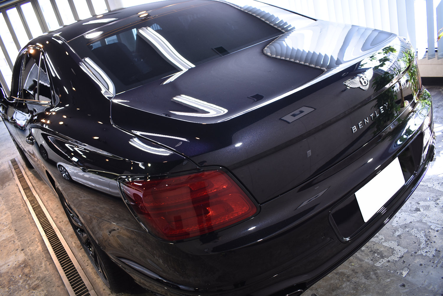 bentleyflyingspur_20230302_04.jpg