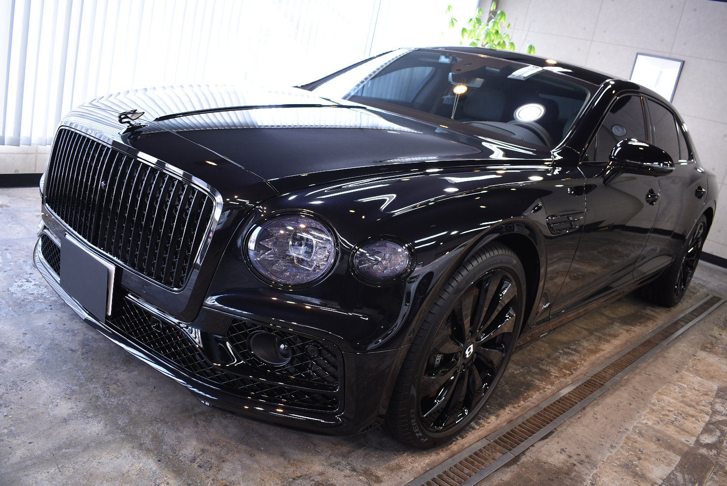 bentleyflyingspur_20230302_07.jpg